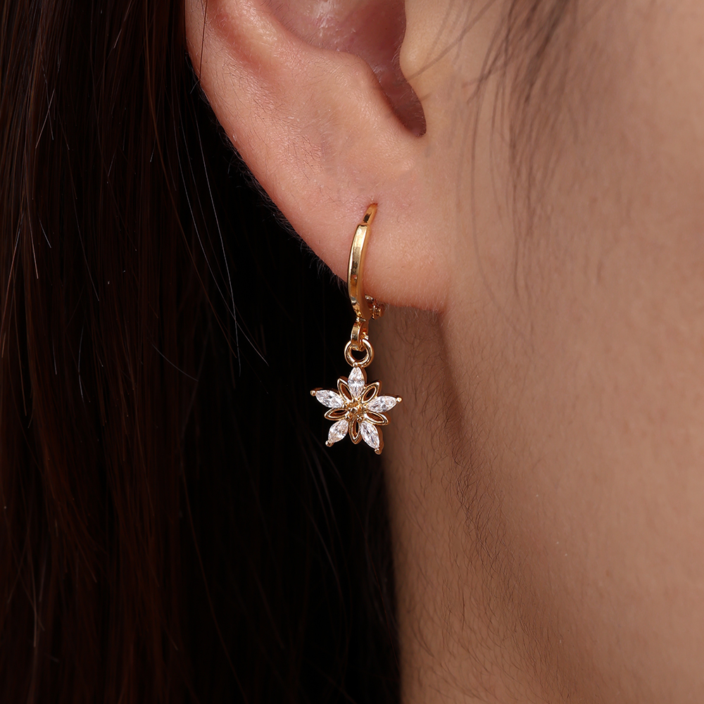 Vergoldete Ohrringe Diamond And Hollow Flower