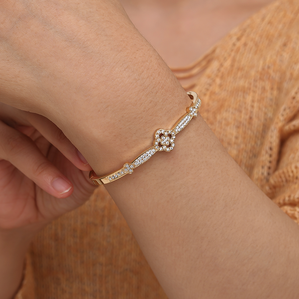 6.25cm Diameter Pro Diamond Lucky Flower Edelstahl Armreif    