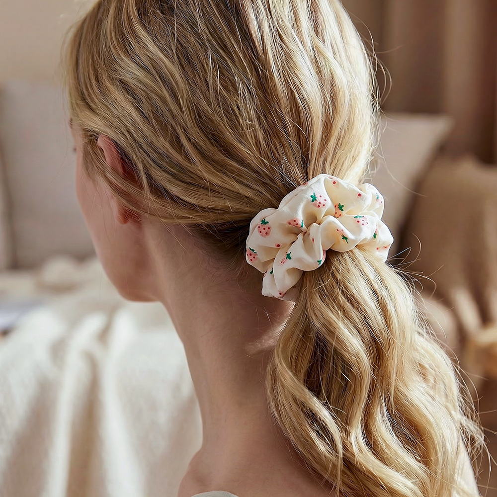 8*60mm Kleine Erdbeere Beige Scrunchie 