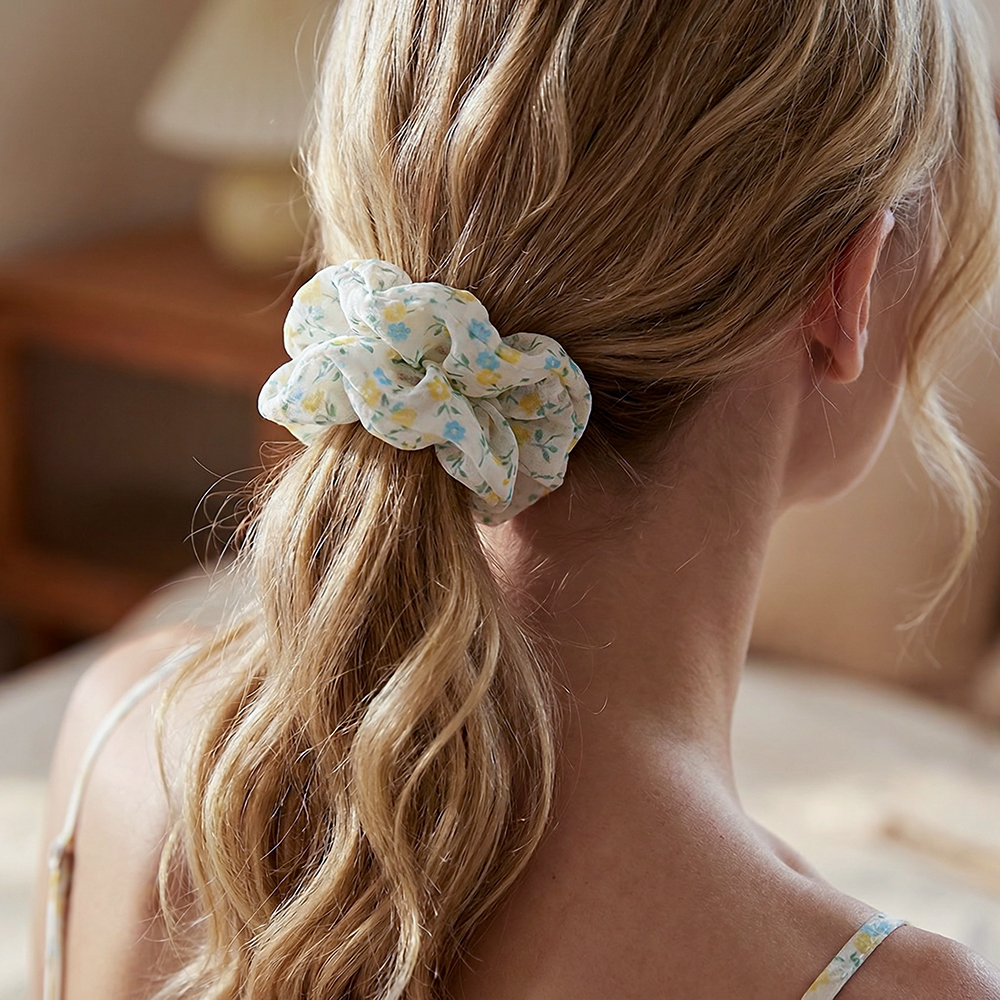 Kleine Blumen Scrunchie