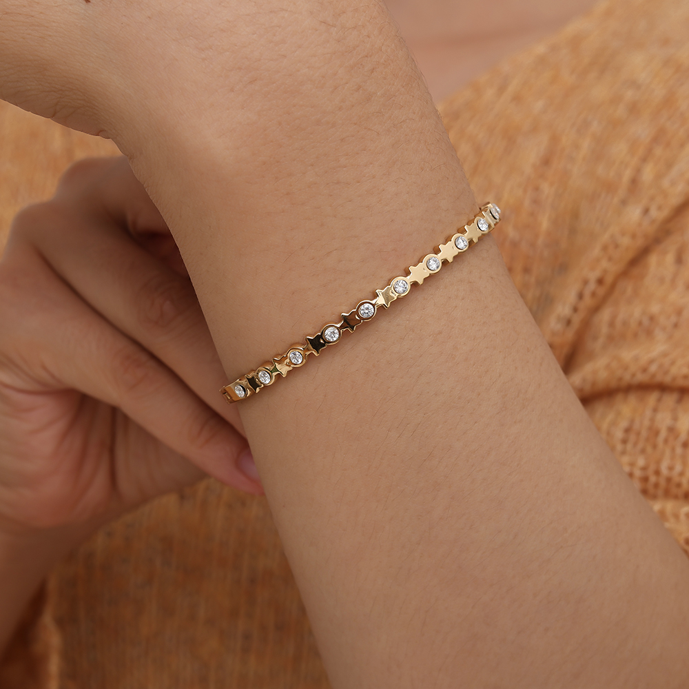 6.4cm Diameter Star And Diamonds Edelstahl Armreif      