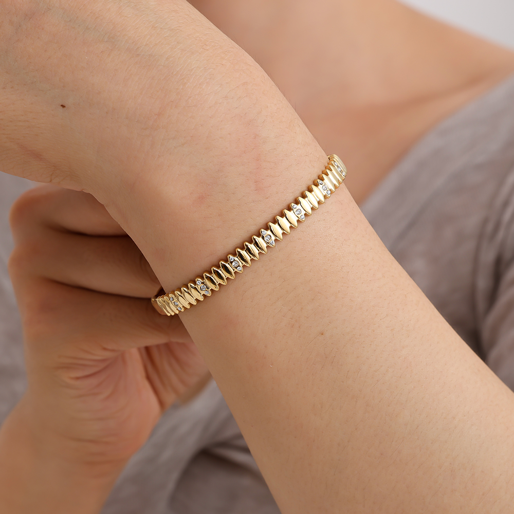 6.5cm Diameter Nice Diamonds Edelstahl Armreif        