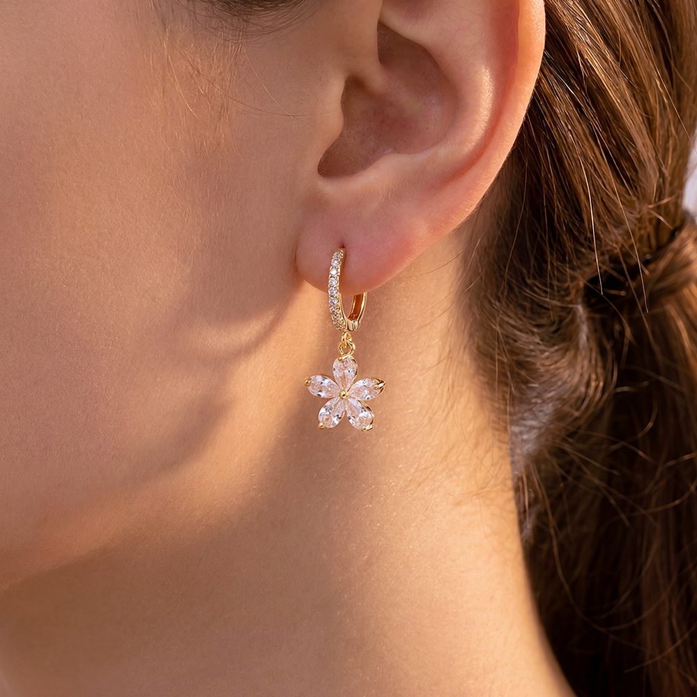 Vergoldete Ohrringe 26mm Zirkonia Blume  