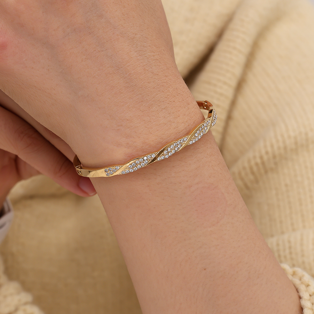 6.3cm Diameter Fancy Diamond Twist Edelstahl Armreif        