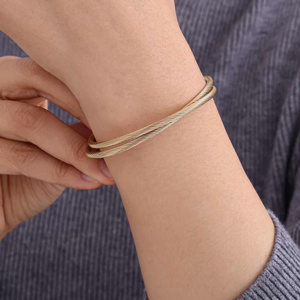 Adjustable Two Cycle Edelstahl Armreif    