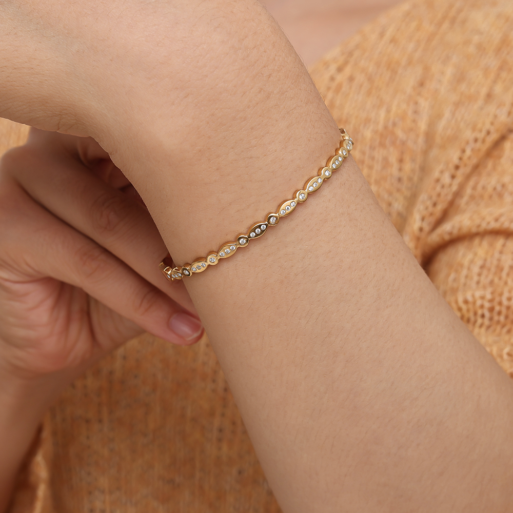 6.35cm Diameter Mini Diamond Dots Edelstahl Armreif     