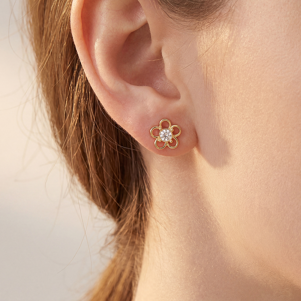 7mm einfache kleine Zirkonia Blume Edelstahl Ohrringe   